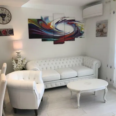Appartement Charming D' Este With A Rooftop Pool By Weekome Antibes